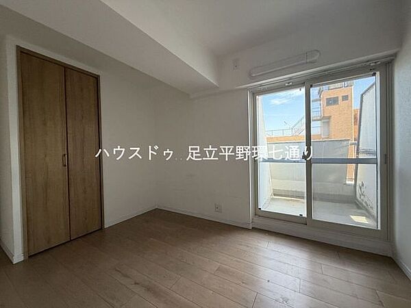 シンプルで使いやすい居室。収納付きでお部屋をすっきり保てます。