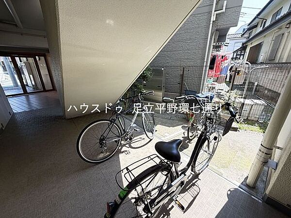 1階住戸ならではの出入りしやすさが魅力。荷物の持ち運びや毎日の移動もスムーズに行えます。