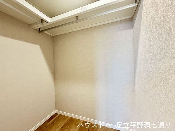 収納力のあるウォークインクローゼットを設置。お部屋を広々と有効活用できます。