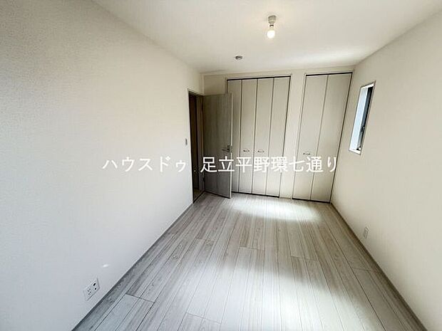 収納付きの洋室でお部屋を広く使いやすい設計。主寝室や子ども部屋など幅広く活用できます。