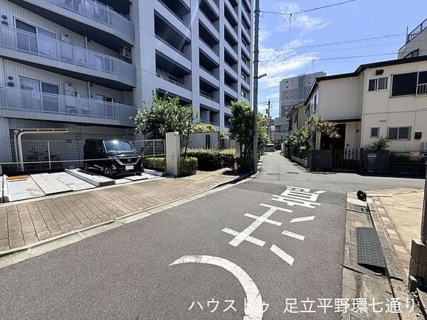 マンション周辺は整った街並みが広がる、暮らしやすい住環境が魅力です。