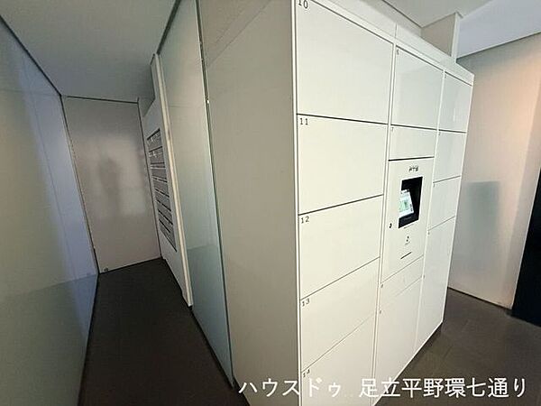不在時にも荷物を受け取れる宅配ボックスを設置し、忙しい毎日をサポートします。