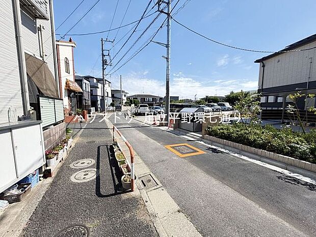 交通量の少ない落ち着いた街並み。小さなお子様のいるご家庭にも嬉しい住環境です。