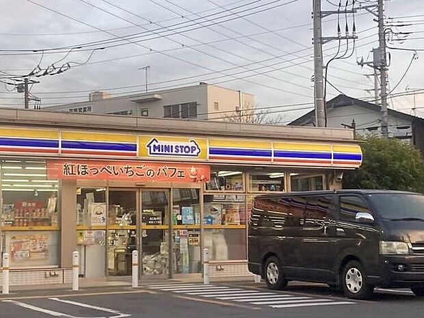 ミニストップ 東和2丁目店 1110m