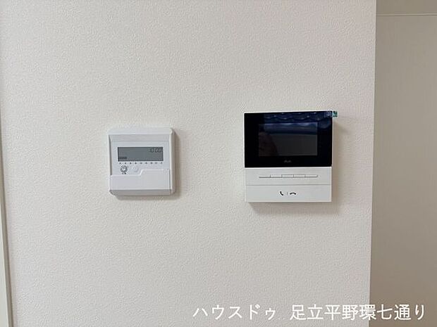 モニター付きインターホンを設置。来訪者を室内から確認でき、防犯面にも配慮されています。