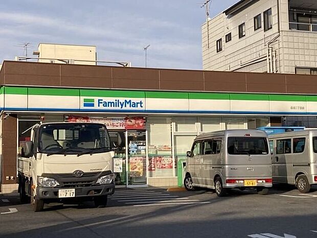 ファミリーマート 皿沼2丁目店 600m