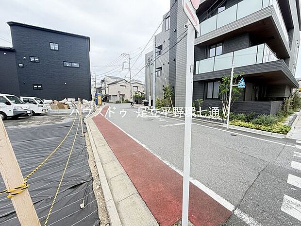 2面道路に接した開放的な立地。採光や通風にも配慮された心地よい住まいです。