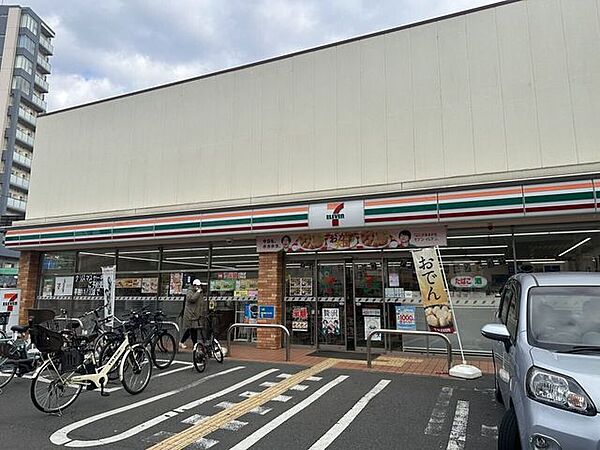 セブン-イレブン 足立平野1丁目店住宅街の中心で便利な立地。品揃えが豊富で、ATM・宅配便受付・マルチコピー機など生活に必要なサービスが揃う使い勝手の良い店舗です。 100m