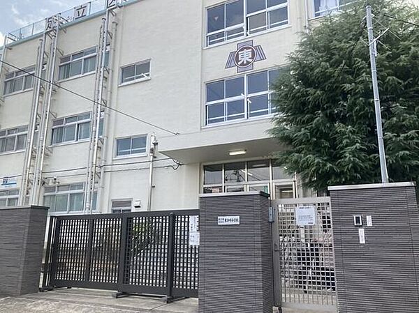足立区立東加平小学校 540m