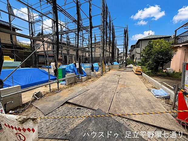 現在建築中の現地は、ゆとりある敷地計画が魅力。完成前から街並みや建物配置をご確認いただけます。