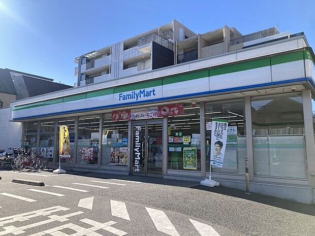 ファミリーマート西新井3丁目店 190m