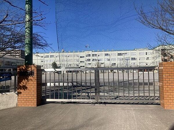 足立区立入谷中学校 480m