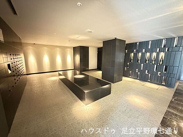 開放感のあるエントランスホール。来客時にも好印象を与える空間です。
