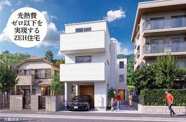 太陽光発電システム搭載のZEH住宅。シンプルで洗練された外観と駐車スペース付きが魅力です。