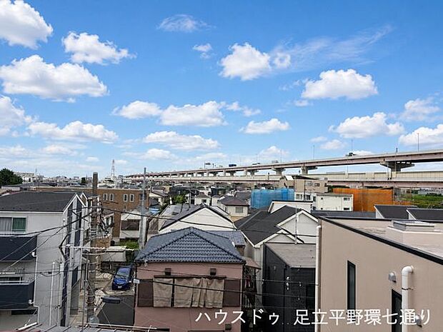 見晴らしの良い眺望が魅力。開放感があり、晴れた日には気持ちよく過ごせます。