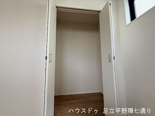 各居室に収納を確保。衣類や季節物もすっきり片付き、お部屋を広く有効にお使いいただけます。