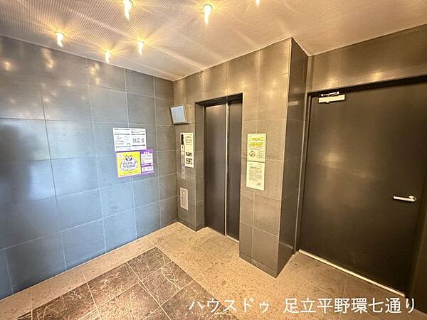 エレベーター完備で上階への移動もスムーズ。日常生活の負担を軽減します。
