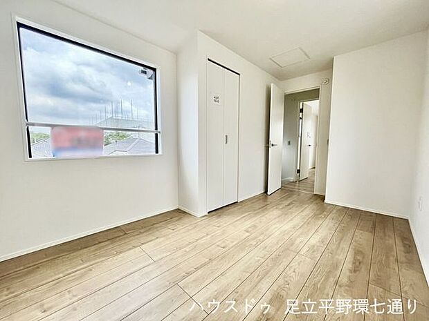 クローゼットを備えた洋室。室内を広く使いやすく、寝室や子ども部屋にもおすすめです。