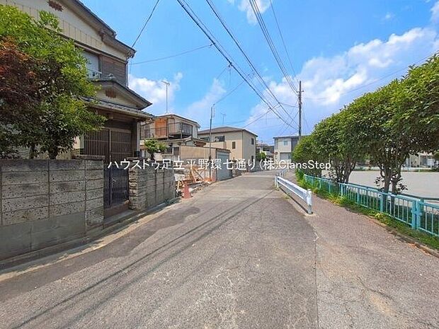 閑静な住宅地に位置し、落ち着いた暮らしを望む方におすすめしたい住環境です。