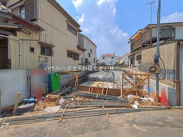 陽当たりを感じやすい現地。完成後の明るい暮らしをイメージしやすい立地です。
