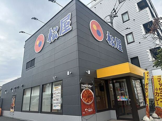 松屋 足立保塚店素早く提供される定番の牛めしから定食まで揃い、忙しい時でもしっかり食べられる利便性が魅力。駐車・駐輪しやすく、地域で使いやすい店舗です。 280m