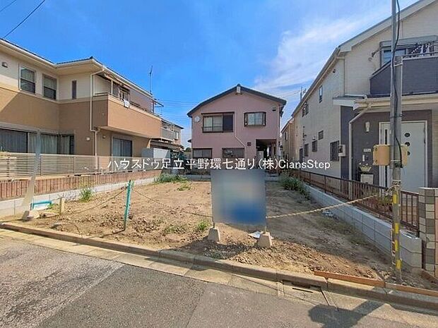 陽当たりの良い更地で、現地の開放感をしっかり感じられる住まいづくりに適した区画です。