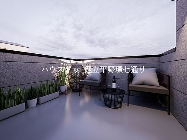 開放感あふれるルーフバルコニー。プライベート空間でくつろぎの時間を楽しめます。