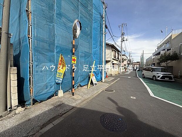 生活道路につき交通量少なめ。落ち着いた住環境で静かに暮らせるロケーションです。