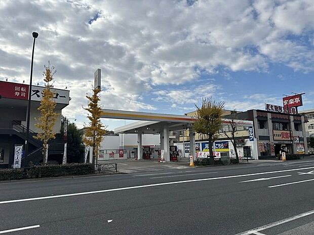 apollostation セルフ青井SS （コプローサいのうえ）給油しやすい広々レイアウトとスピーディーなセルフ操作が魅力。価格も安定してお得感があり、洗車機やメンテサービスも揃った使い勝手の良…