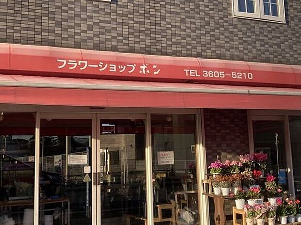 フラワーショップ ボン 310m