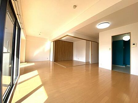 11階部分南向き住戸の為、通風、採光良好