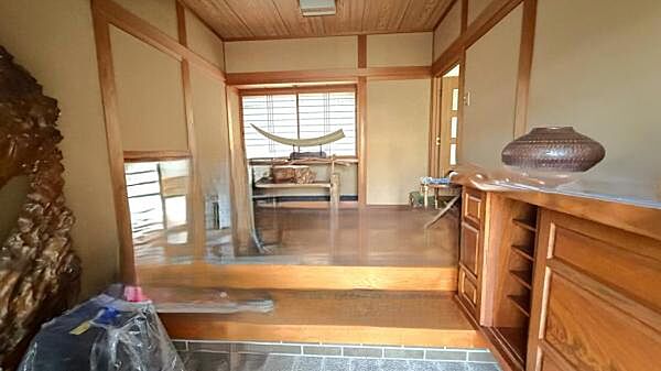 玄関を拡大表示