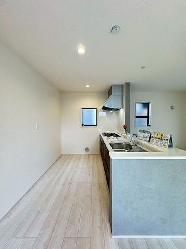 冷蔵庫・食器束スペース