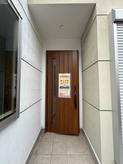 玄関ポーチ奥行のとれた設計