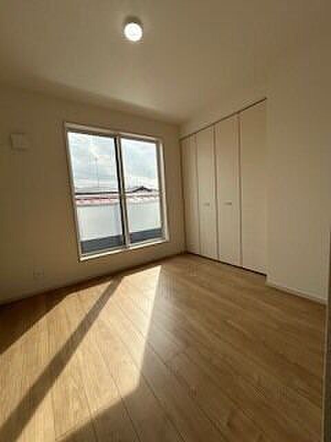 2階洋室は3部屋、寝室・こども部屋どれも自由に