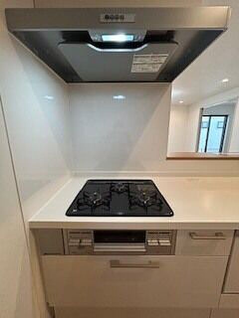 ビルトインコンロ・レンジフード、スマートなキッチンデザイン