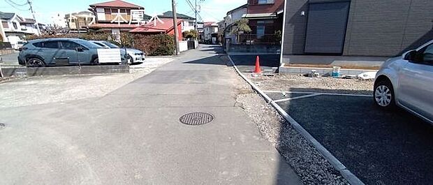 舗装された全面道路