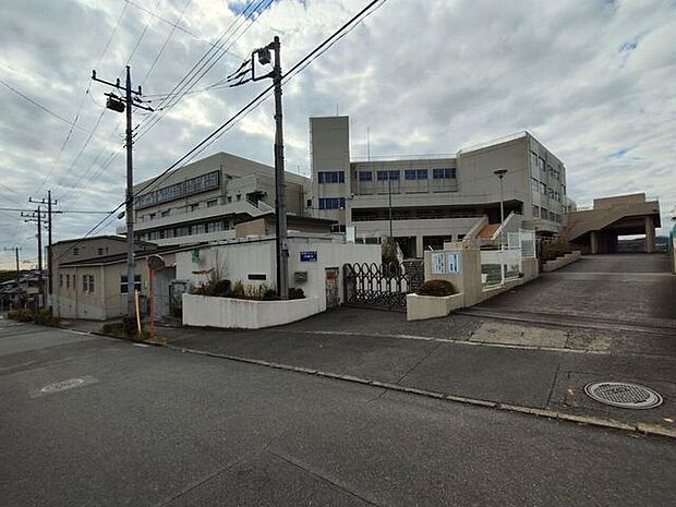 厚木市立毛利台小学校 730m