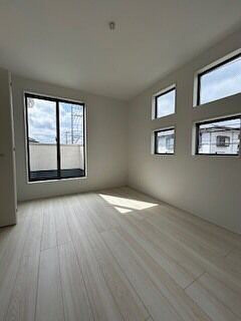 2階洋室は3部屋・寝室、こども部屋、書斎などに収納装備