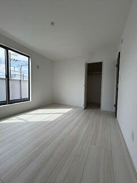 2階洋室は3部屋・寝室、こども部屋、書斎などに収納装備