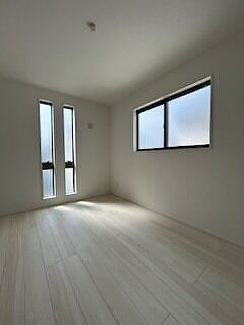 2階洋室は3部屋、収納も装備