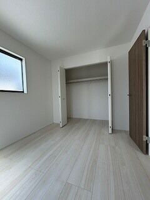 2階洋室は3部屋、収納も装備