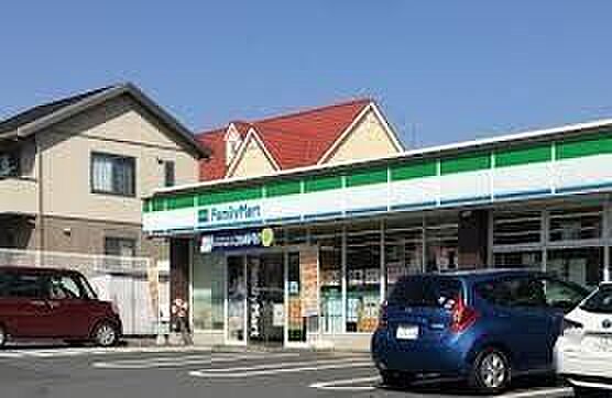 ファミリーマート厚木上依知店 180m