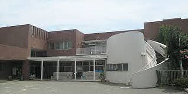 比々多保育園 620m