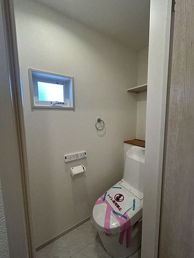 2F・温水洗浄便座・臭いがこもりにくい窓ありです