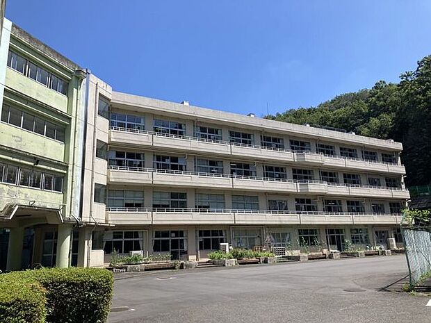 上荻野小学校 600m