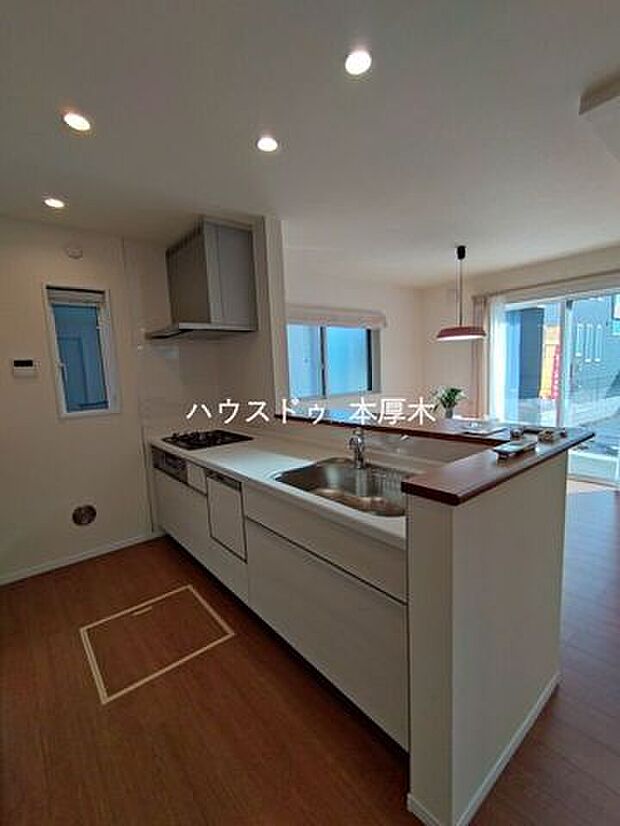 対面型システムキッチン