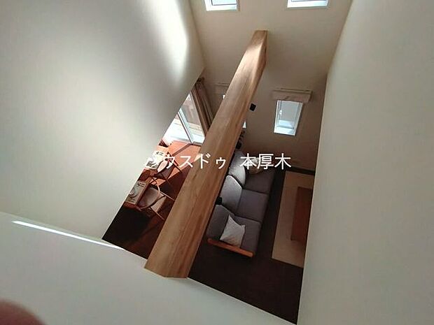吹き抜けから採光もOK