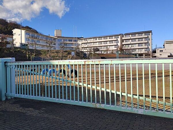 森の里小学校 710m