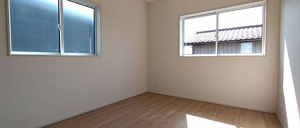 洋室5.2帖 両面採光